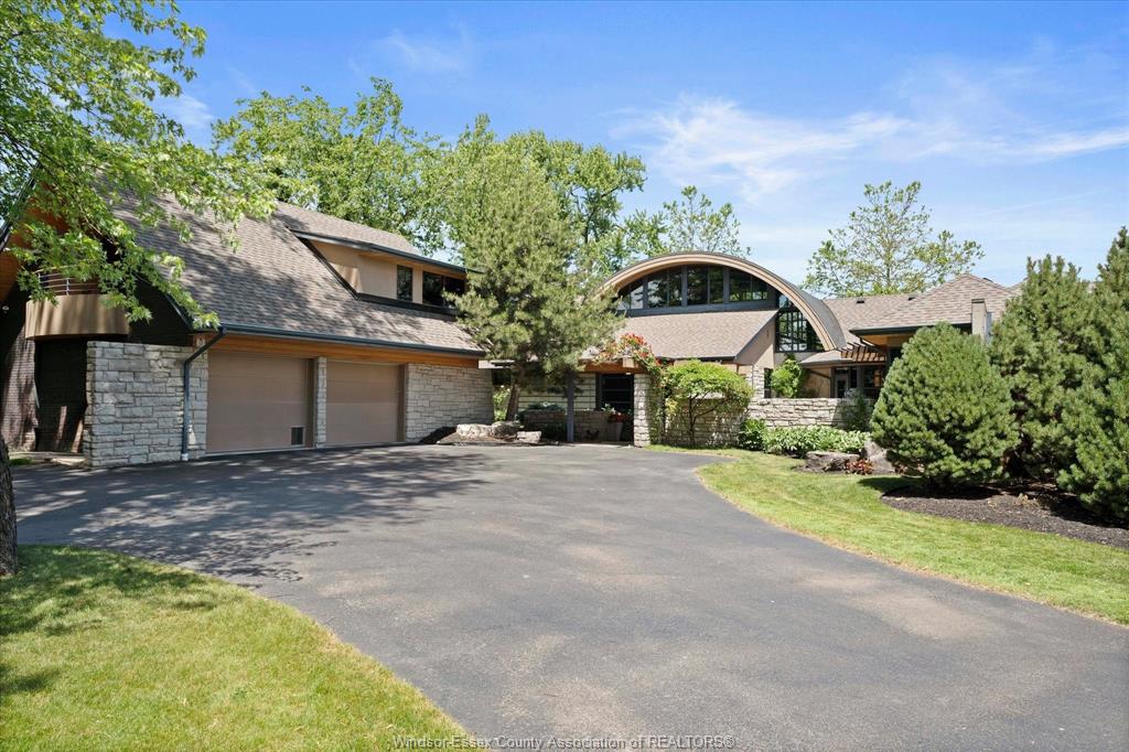 MLS# 26013694: 450 RUSSELL WOODS Road, Lakeshore, Canada