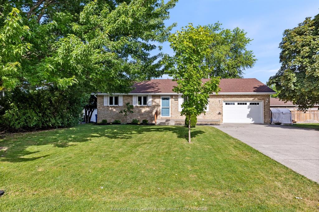 MLS# 26013956: 231 OAK Street, Lakeshore, Canada