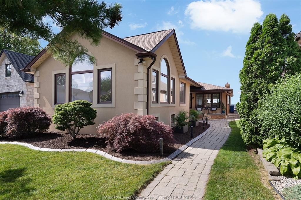 MLS# 26013972: 12862 RIVERSIDE, Tecumseh, Canada