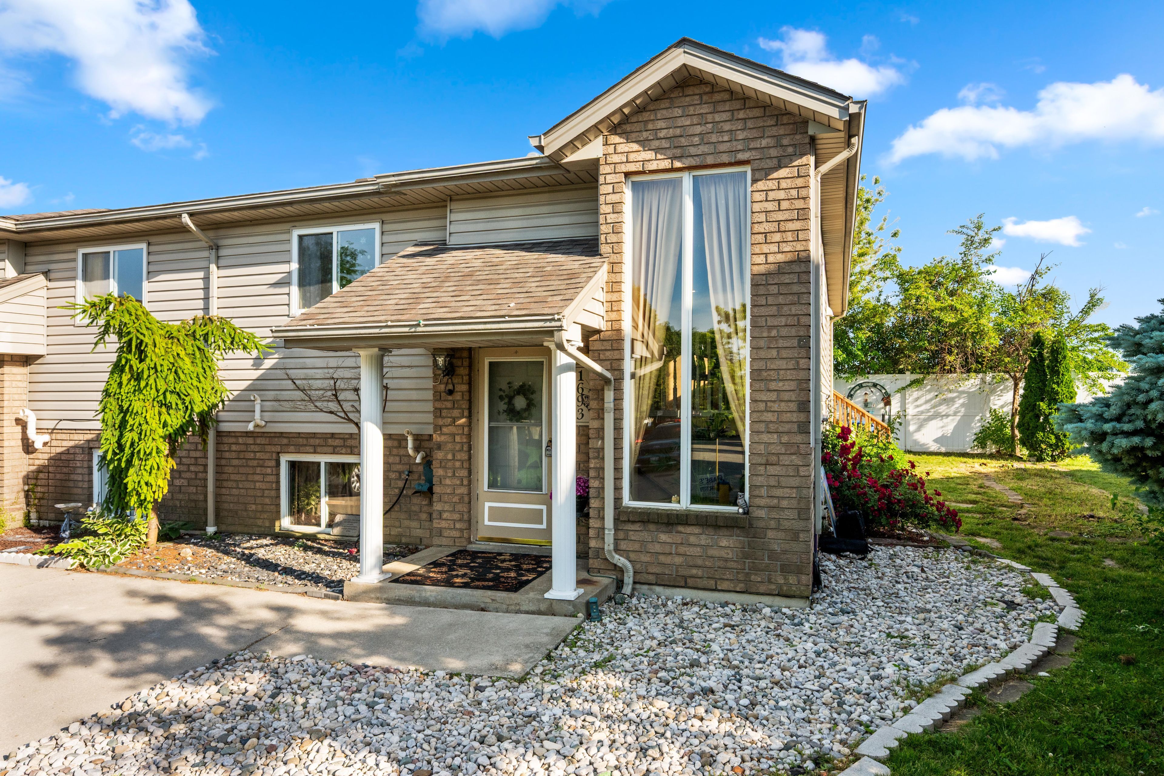 MLS# X13439460: 1693 Fieldcrest Lane, Tecumseh, Canada