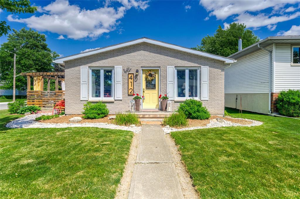 MLS# 26013750: 412 FIRST Avenue, Petrolia, Canada