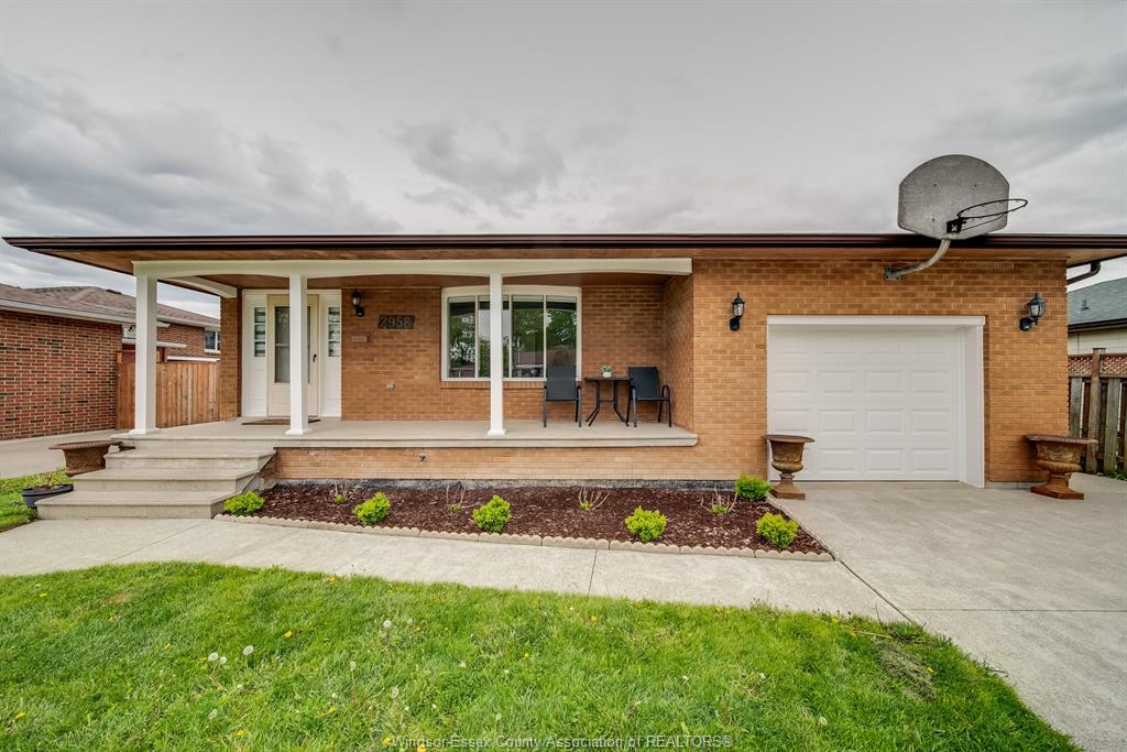 MLS# 26014057: 2958 LLOYD GEORGE Boulevard, Windsor, Canada