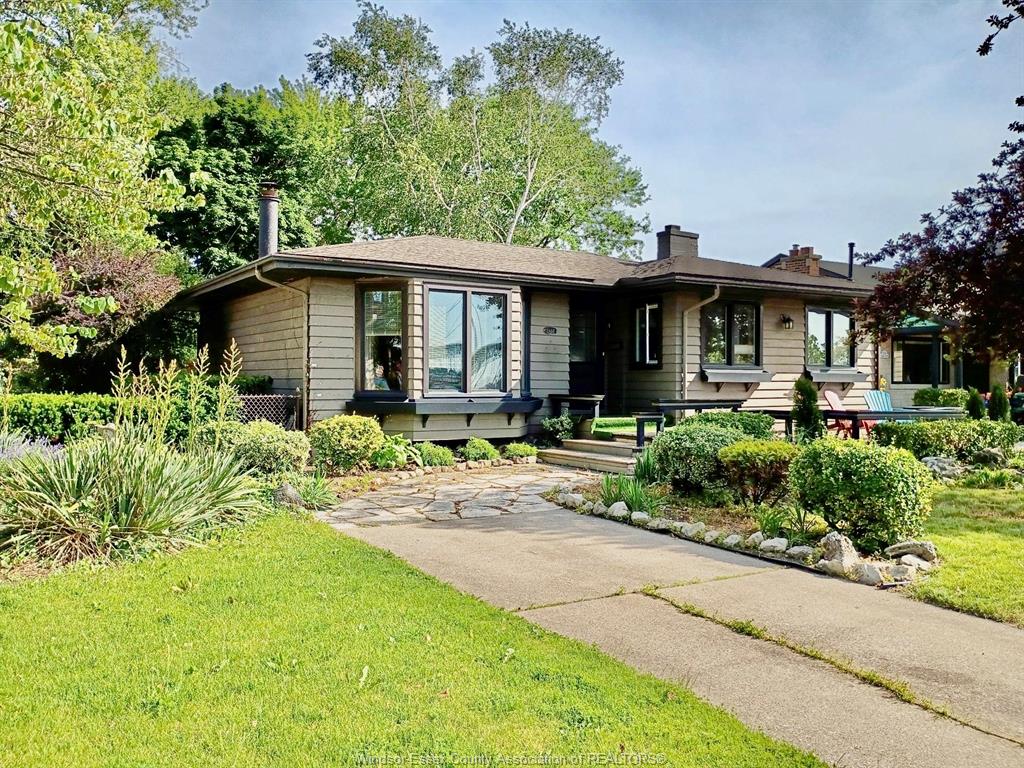 MLS# 26014077: 2437 RIVERSIDE Drive, Windsor, Canada
