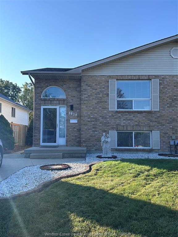 MLS# 26014165: 7929 HAWTHORNE Drive, Windsor, Canada
