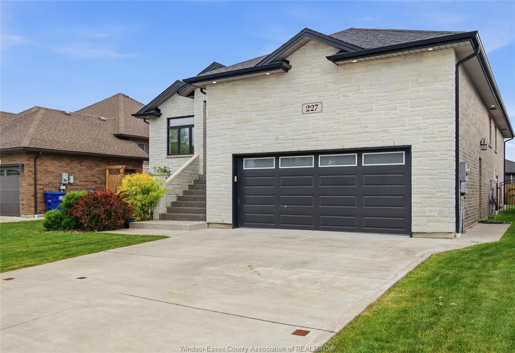 MLS# 26014269: 227 SUMMER Street, Belle River, Canada