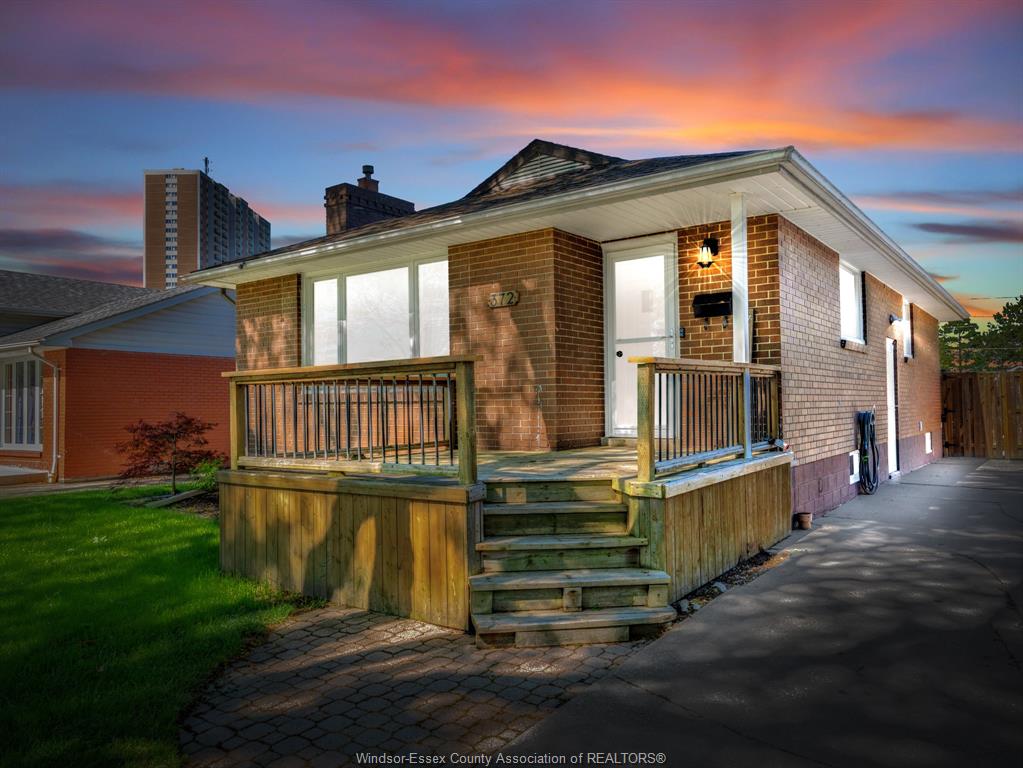 MLS# 26014328: 372 CARLING Crescent, Windsor, Canada