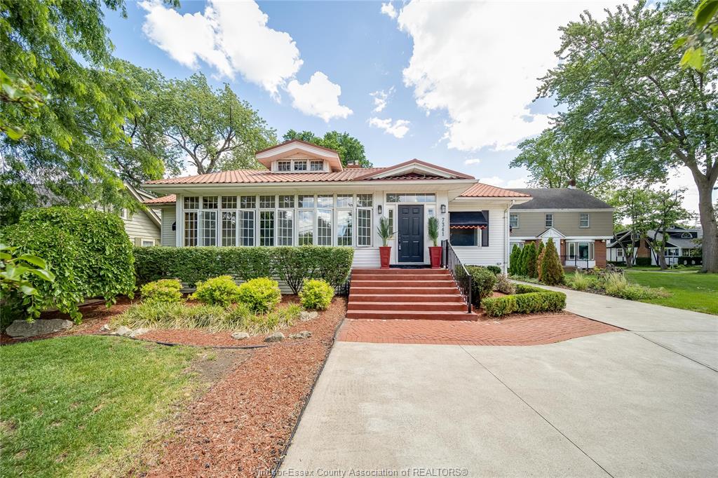 MLS# 26013747: 7341 RIVERSIDE Drive, Windsor, Canada
