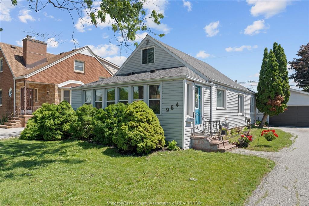 MLS# 26014333: 964 Eastlawn Avenue, Windsor, Canada