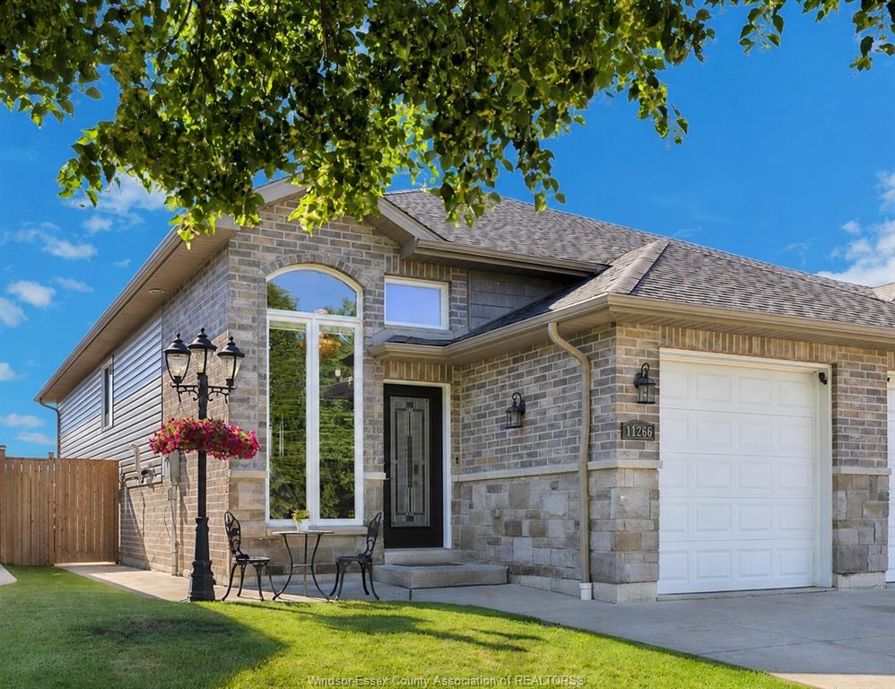 MLS# 26014429: 11266 TIMBER BAY Crescent, Windsor, Canada