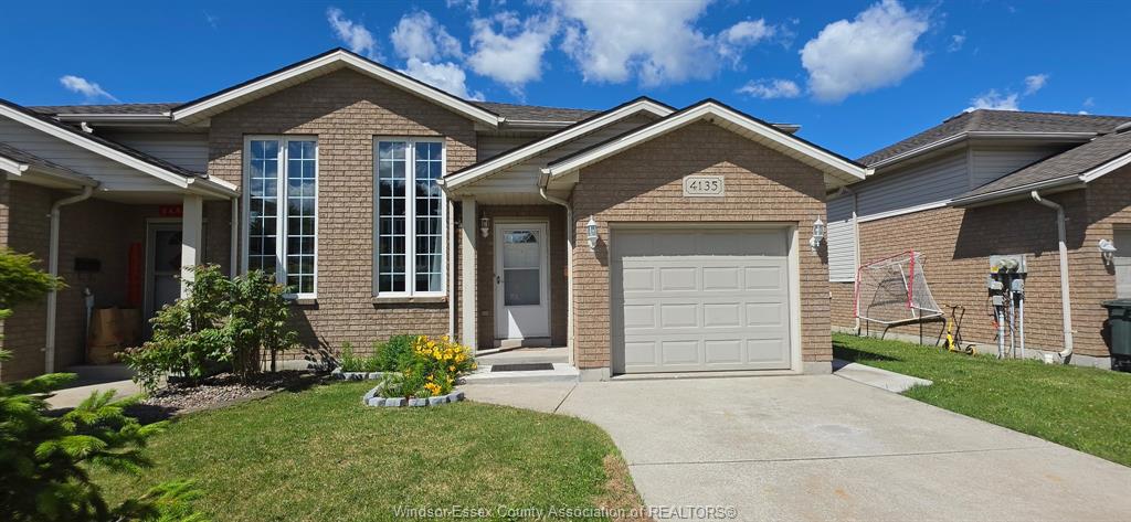 MLS# 26014599: 4135 St. Clair, LaSalle, Canada