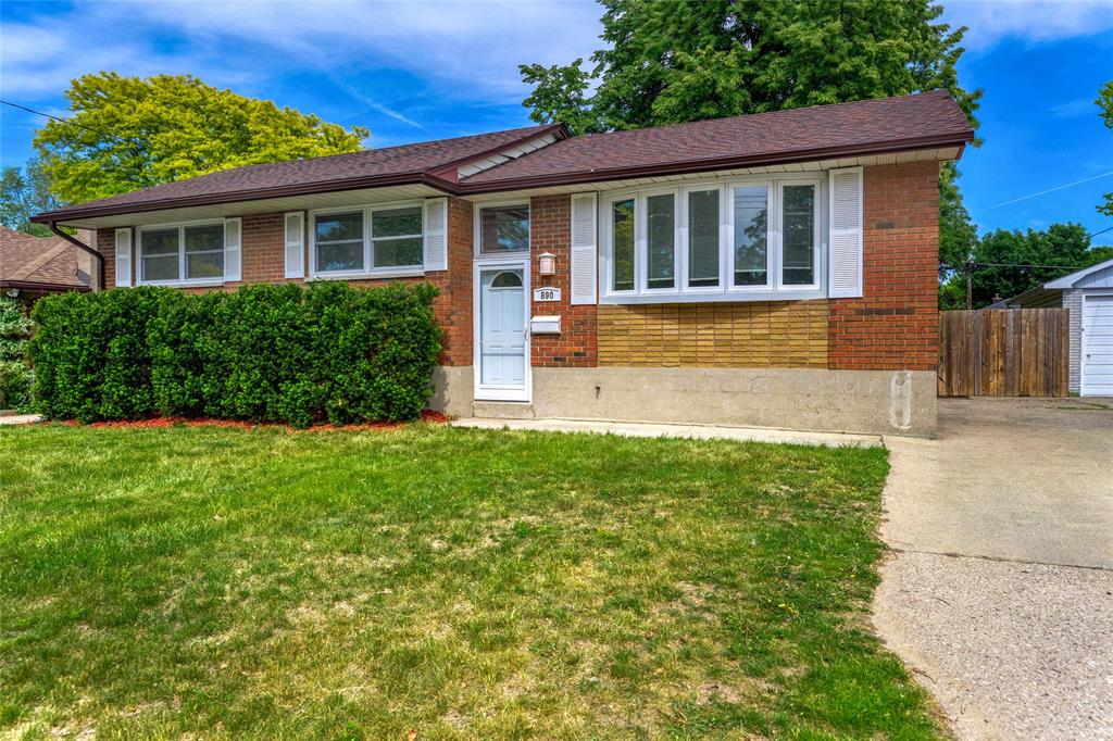MLS# 26014604: 890 HOLLANDS Avenue, Sarnia, Canada