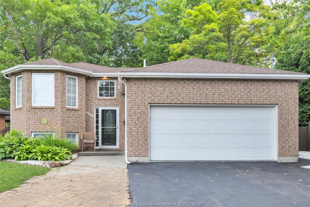 MLS# 26014623: 6860 MATCHETTE  Unit# UPPER, LaSalle, Canada