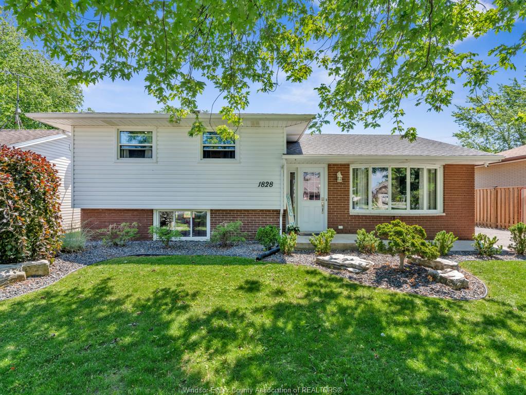MLS# 26014753: 1828 Service Road, Kingsville, Canada