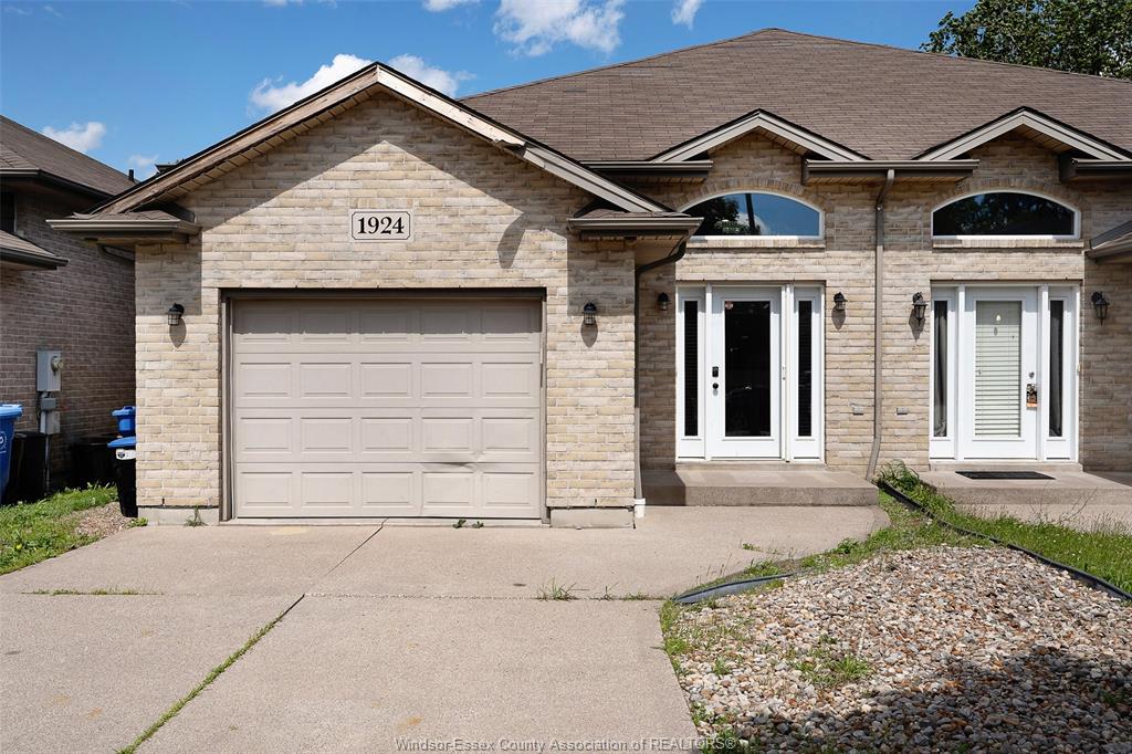 MLS# 26014815: 1924 NORTHWAY Avenue, Windsor, Canada