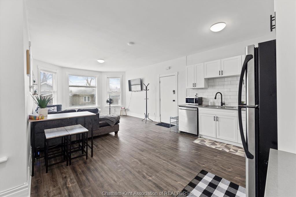 MLS# 26014626: 135 WILLIAM Street Unit# 1, Chatham, Canada