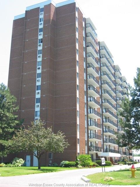 MLS# 26014843: 8591 RIVERSIDE Drive Unit# 805, Windsor, Canada