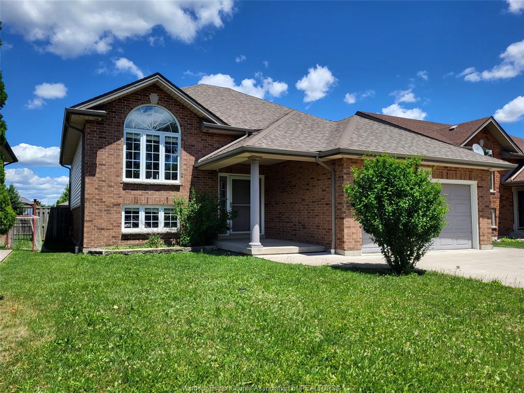 MLS# 26014919: 340 WHITE Crescent, Amherstburg, Canada