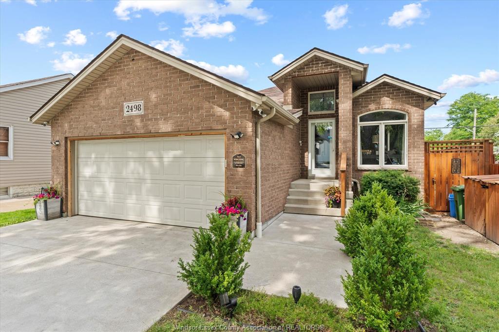 MLS# 26015078: 2498 BERNARD, Windsor, Canada