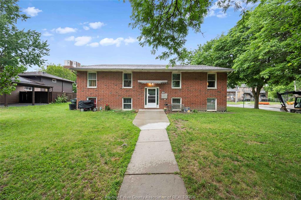 MLS# 26015092: 915 LENA, Windsor, Canada