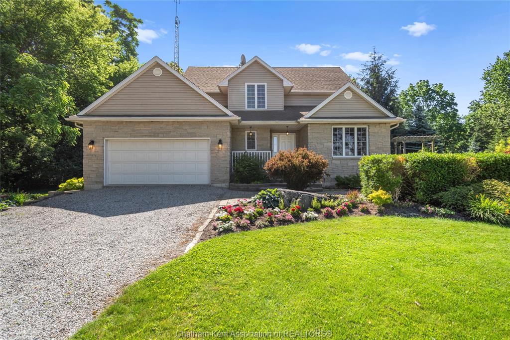 MLS# 26015095: 11782 Rose Beach Line, Howard Township, Canada