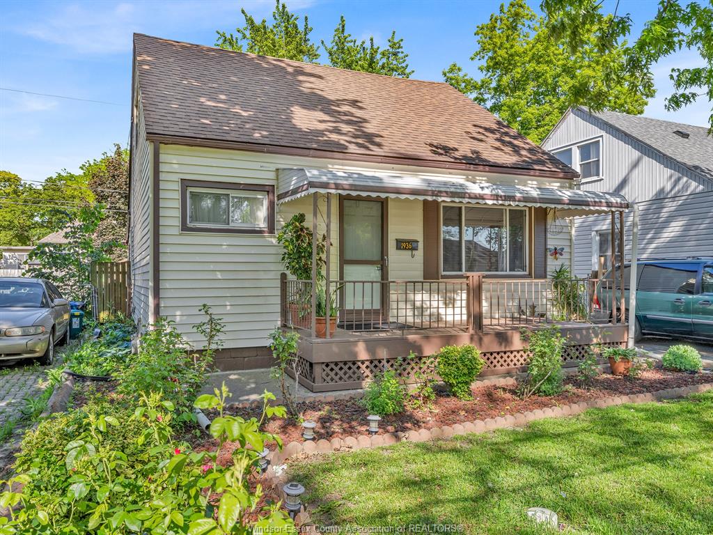 MLS# 26015248: 1936 CENTRAL, Windsor, Canada