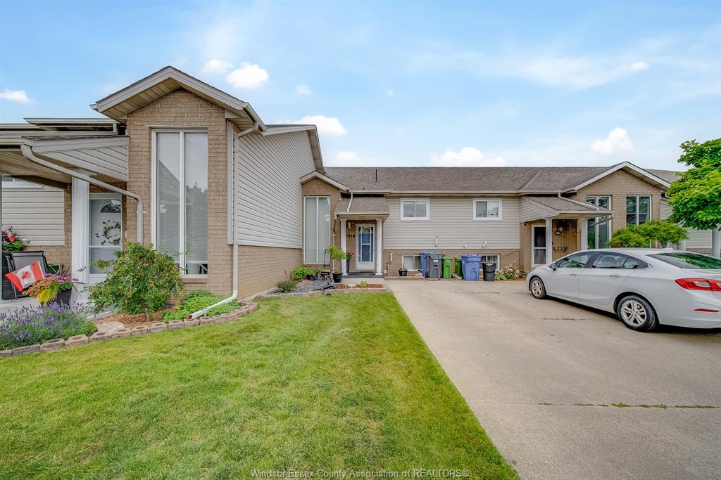 MLS# 26015072: 1425 MICKAILA Crescent, Tecumseh, Canada