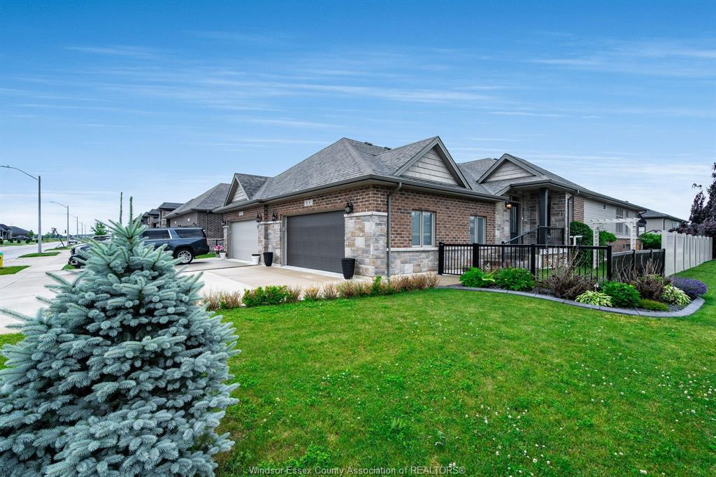 MLS# 26015250: 1 Woodland Street, Kingsville, Canada