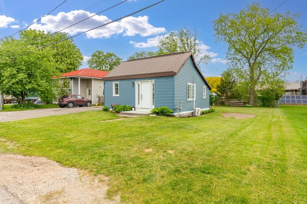 MLS# 26015235: 30 QUEEN Street, Lambton Shores, Canada