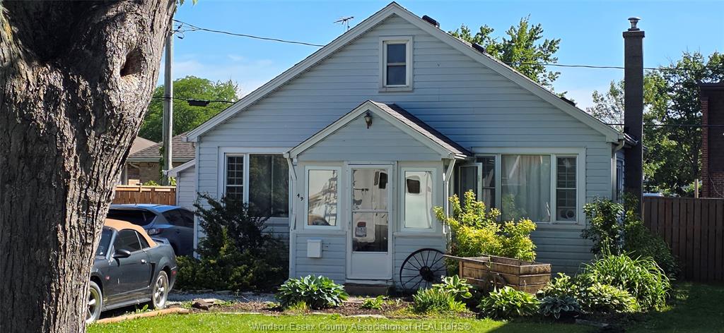 MLS# 26015346: 49 MAPLE Row, Essex, Canada