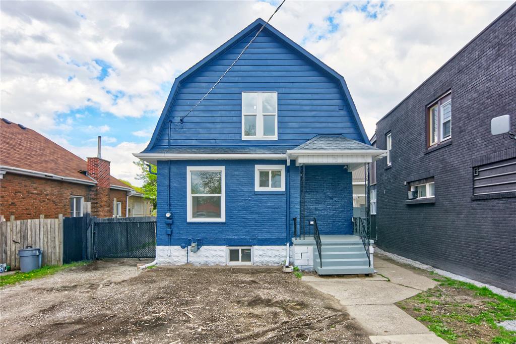 MLS# 26015193: 272 VIDAL Street, Sarnia, Canada