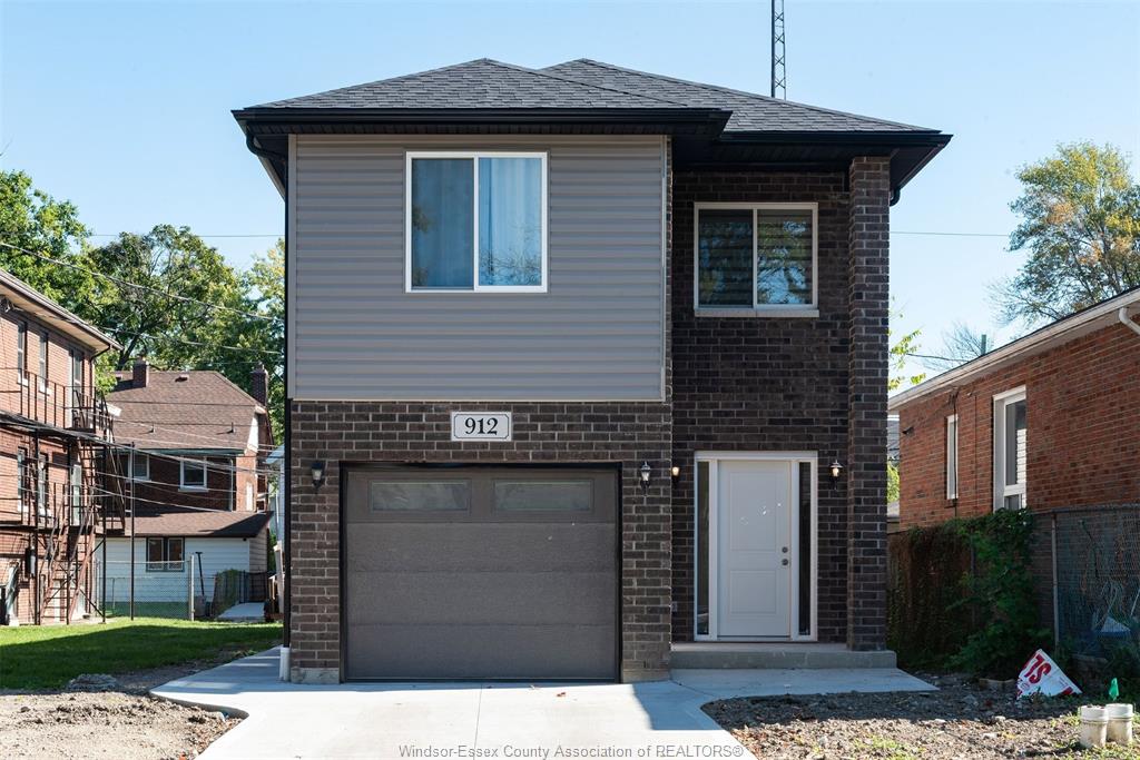 MLS# 26015395: 912 HALL Avenue Unit# A2-Room 1, Windsor, Canada