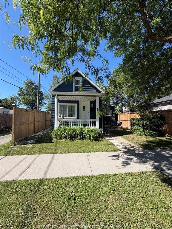 MLS# 26015453: 639 WATKINS, Windsor, Canada