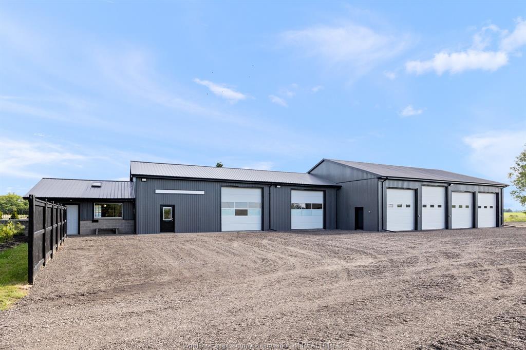 MLS# 26015485: 7026 HOWARD, Tecumseh, Canada