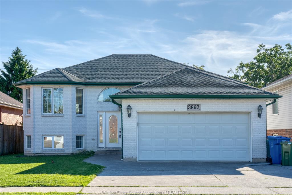 MLS# 26015500: 3867 CLARA Avenue, Windsor, Canada