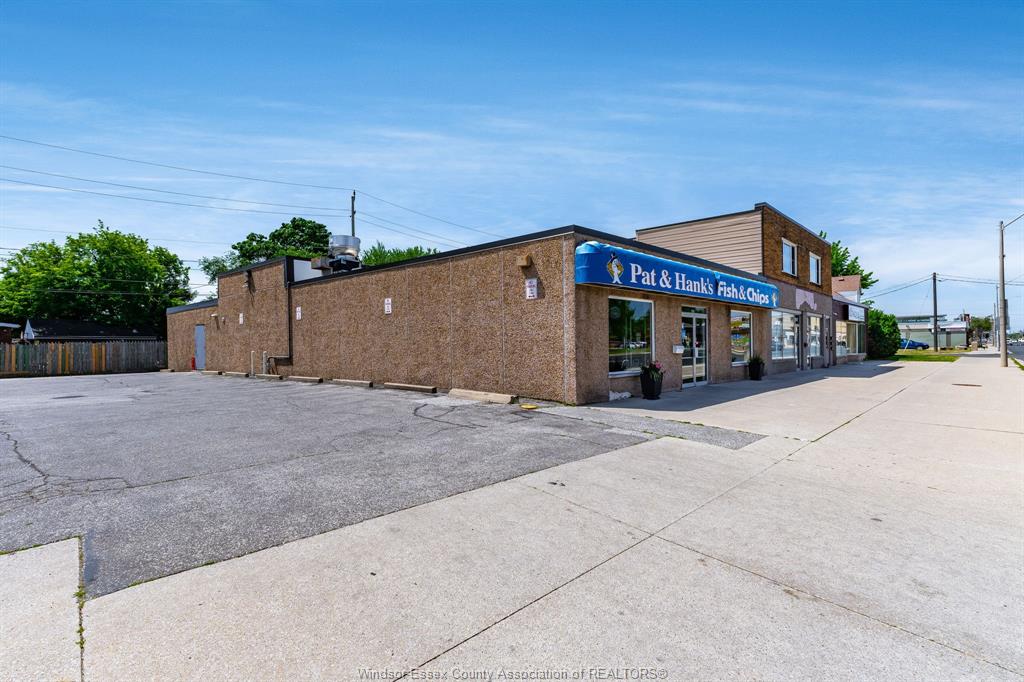 MLS# 26015503: 3163 Tecumseh Road, Windsor, Canada