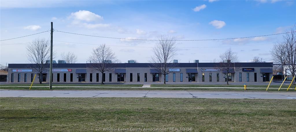MLS# 26015527: 6270 HAWTHORNE Drive, Windsor, Canada