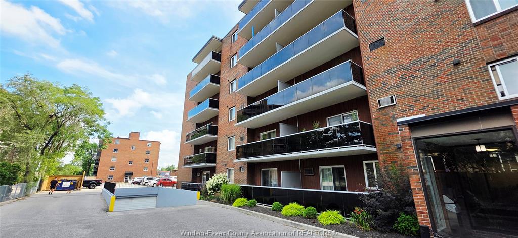 MLS# 26015641: 3905 RIVERSIDE Drive Unit# 401, Windsor, Canada