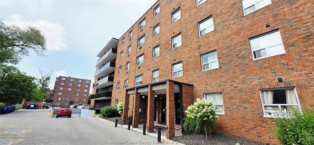 MLS# 26015652: 3900 WYANDOTTE Street Unit# 121, Windsor, Canada
