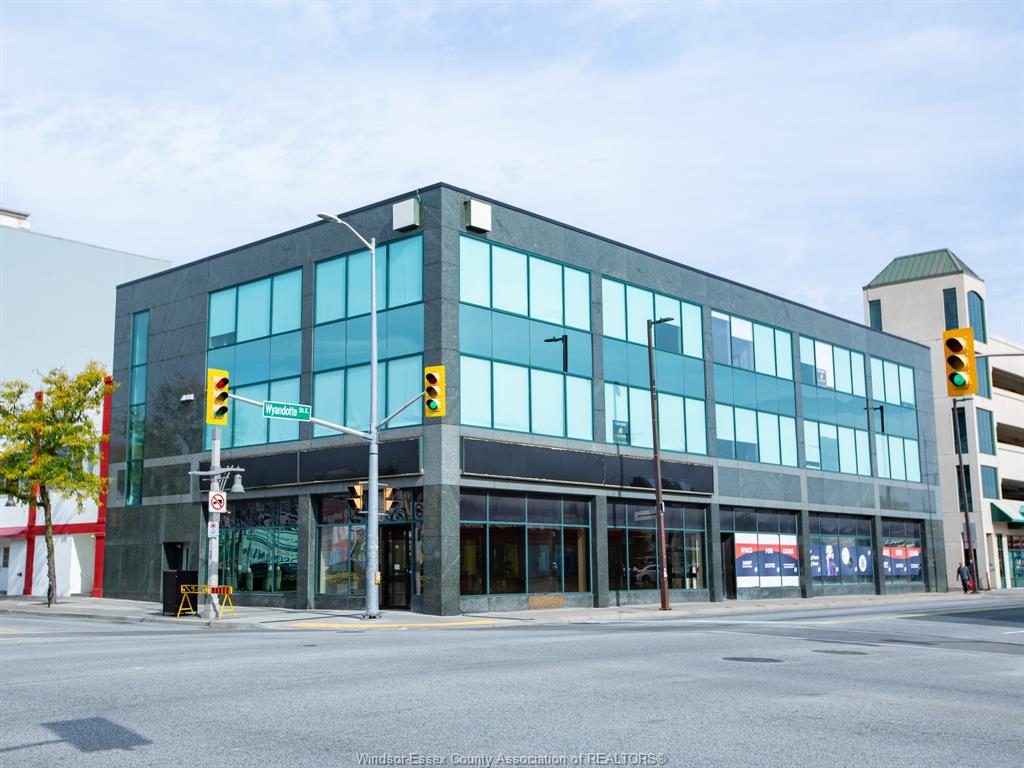MLS# 26015672: 596 OUELLETTE Avenue, Windsor, Canada