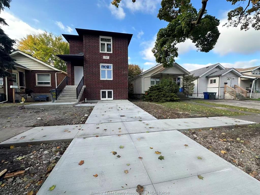 MLS# 26015709: 757 Randolph Avenue Unit# Main Room 2, Windsor, Canada