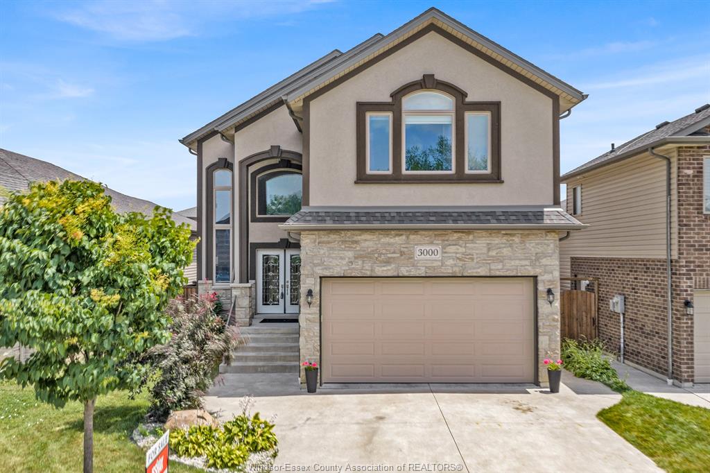 MLS# 26015823: 3000 MCROBBIE Crescent, Windsor, Canada