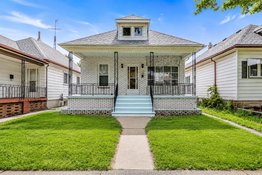 MLS# 26015859: 383 MCEWAN, Windsor, Canada