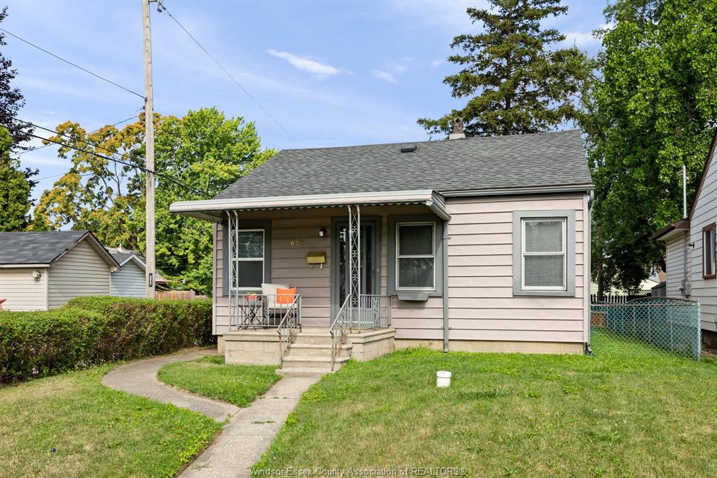 MLS# 26015906: 3672 Girardot, Windsor, Canada