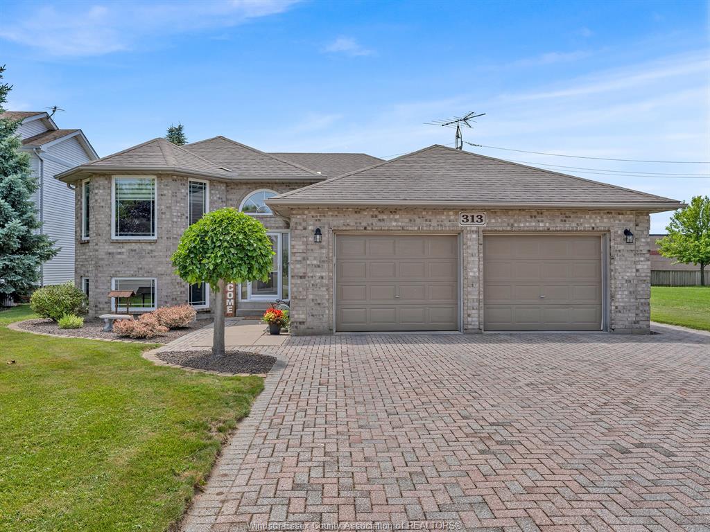 MLS# 26016075: 313 APPLEWOOD, Kingsville, Canada