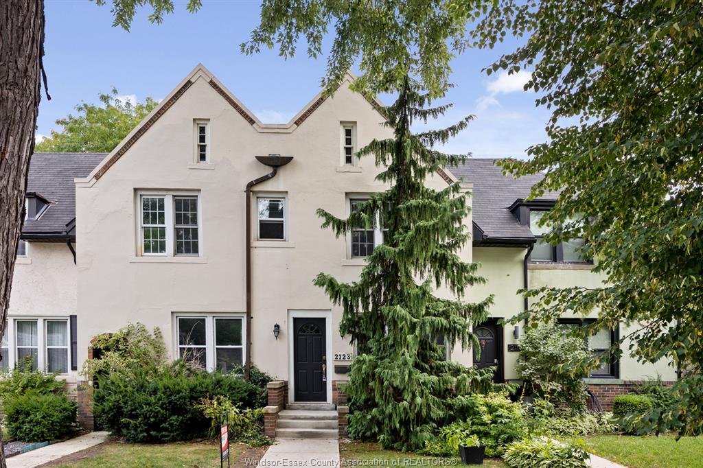 MLS# 26016172: 2123 Ontario Street, Windsor, Canada