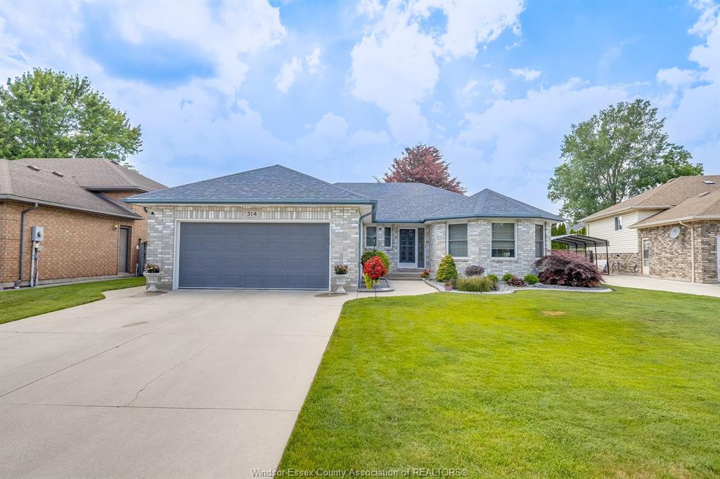 MLS# 26016000: 314 MENARD, LaSalle, Canada