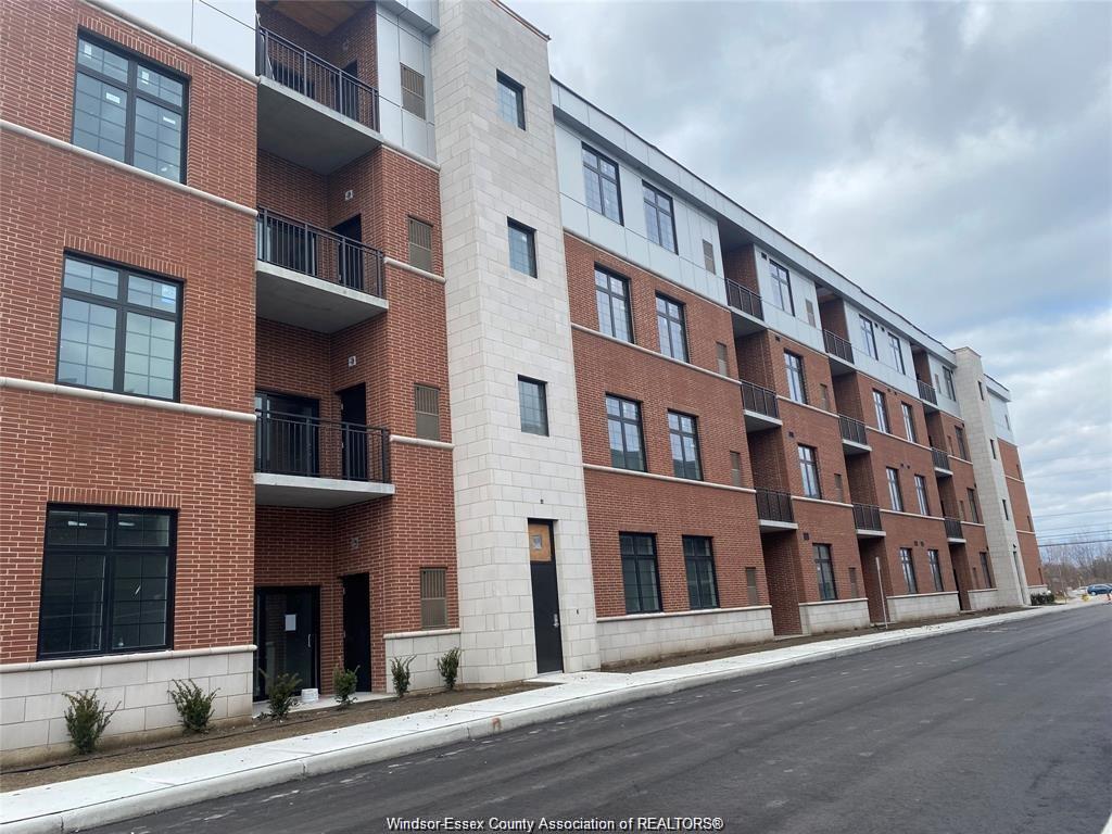 MLS# 26016411: 11941 Tecumseh Road Unit# 404, Tecumseh, Canada