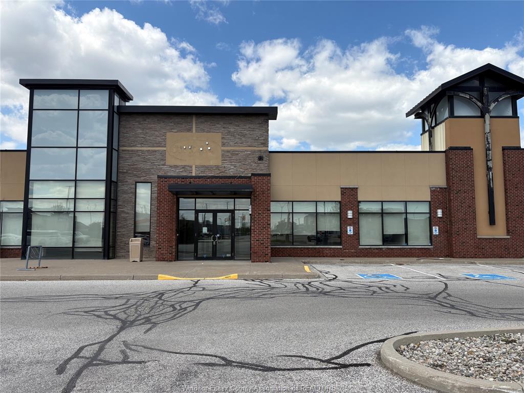 MLS# 26016448: 1695 MANNING Road Unit# 1, 2, 3, 195, Tecumseh, Canada