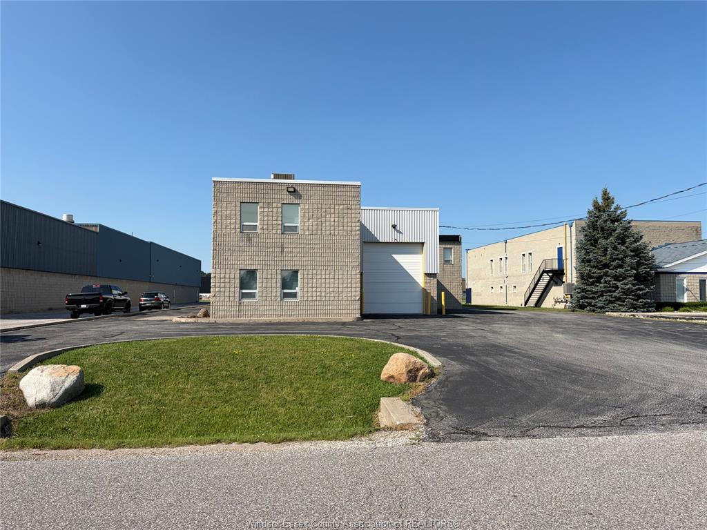 MLS# 26016455: 2080 FASAN Drive Unit# 1, Tecumseh, Canada
