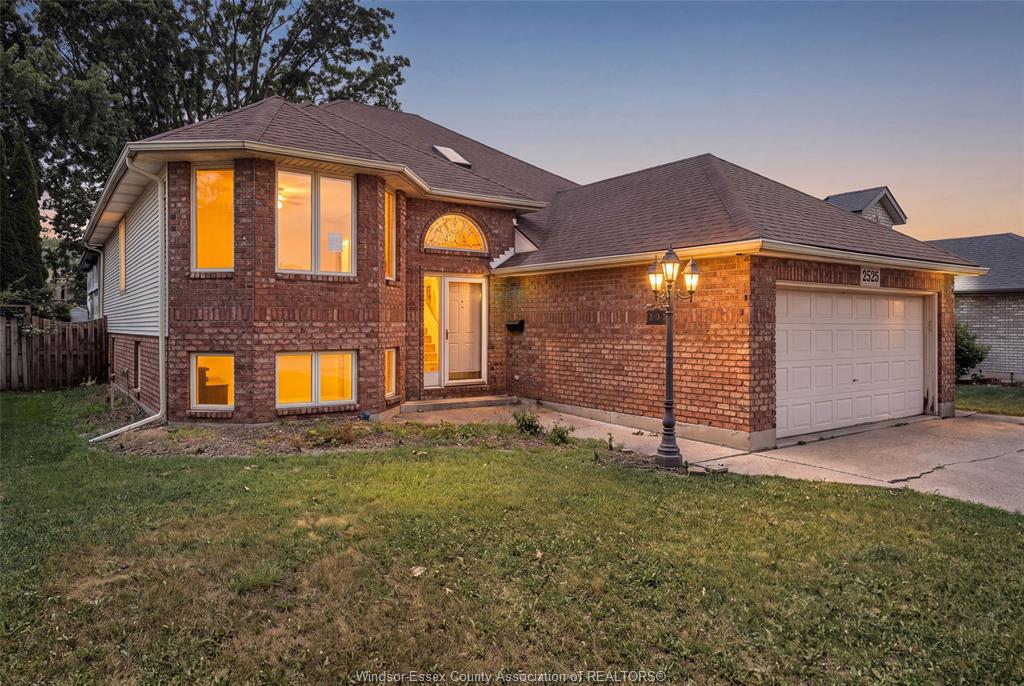 MLS# 26016633: 2525 STRAWBERRY Drive, Tecumseh, Canada